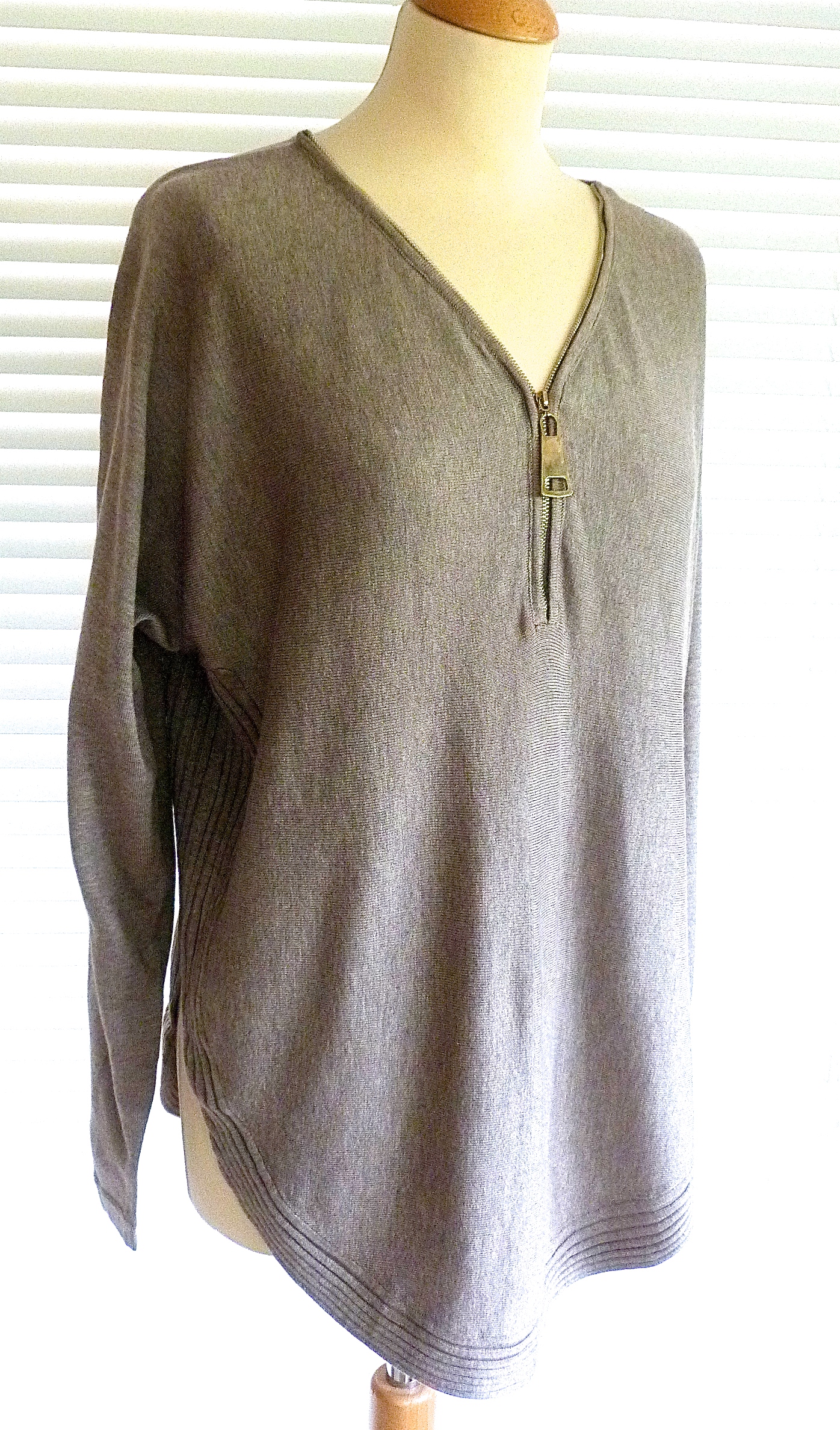 Stunning Laetitia Mem fine knit zip front top with flattering scoop hem ...